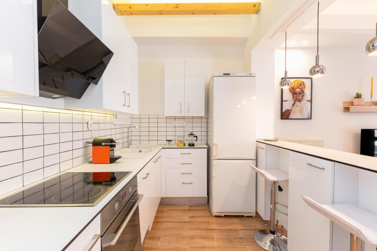 Modern Apartment, Short Walk To Acropolis Sites アテネ エクステリア 写真