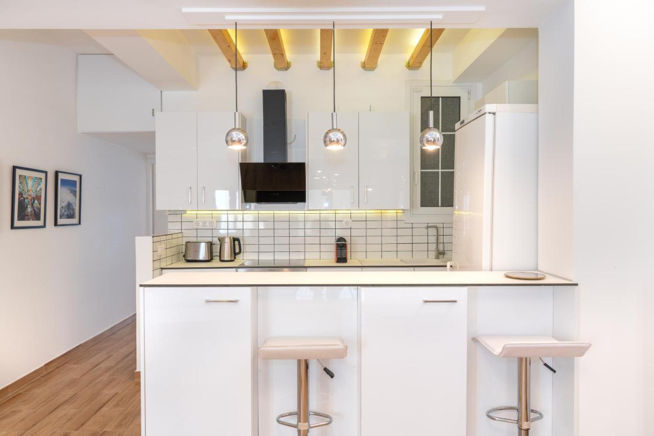 Modern Apartment, Short Walk To Acropolis Sites アテネ エクステリア 写真