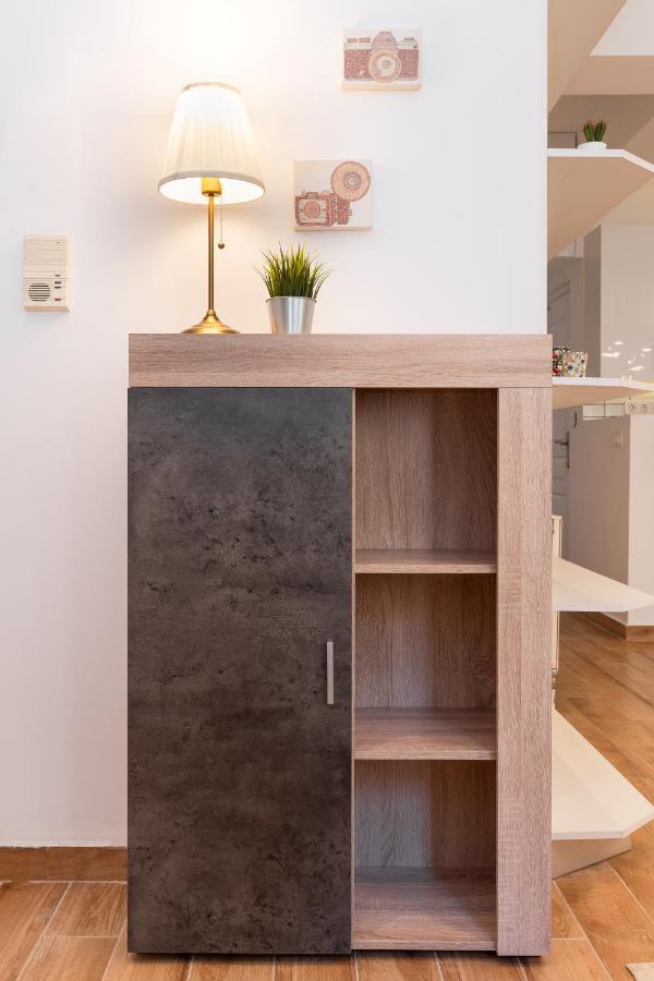 Modern Apartment, Short Walk To Acropolis Sites アテネ エクステリア 写真