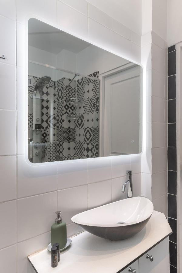 Modern Apartment, Short Walk To Acropolis Sites アテネ エクステリア 写真