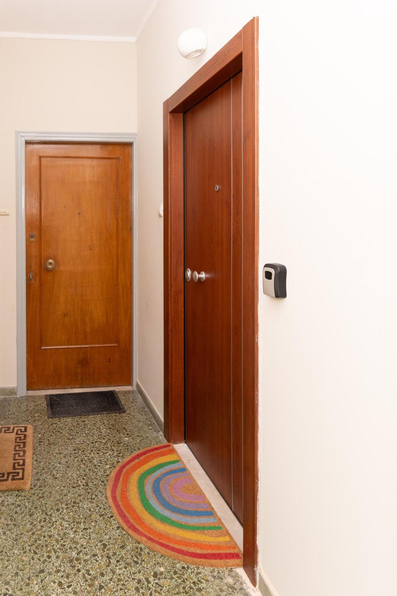 Modern Apartment, Short Walk To Acropolis Sites アテネ エクステリア 写真